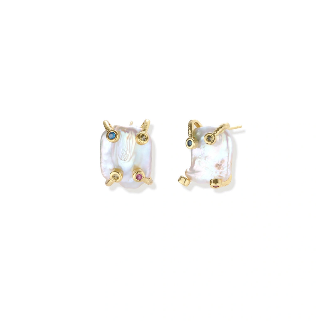 Baroque pearl studs in gold-plated prong setting with four multicolor gemstones on each corner, front and side view